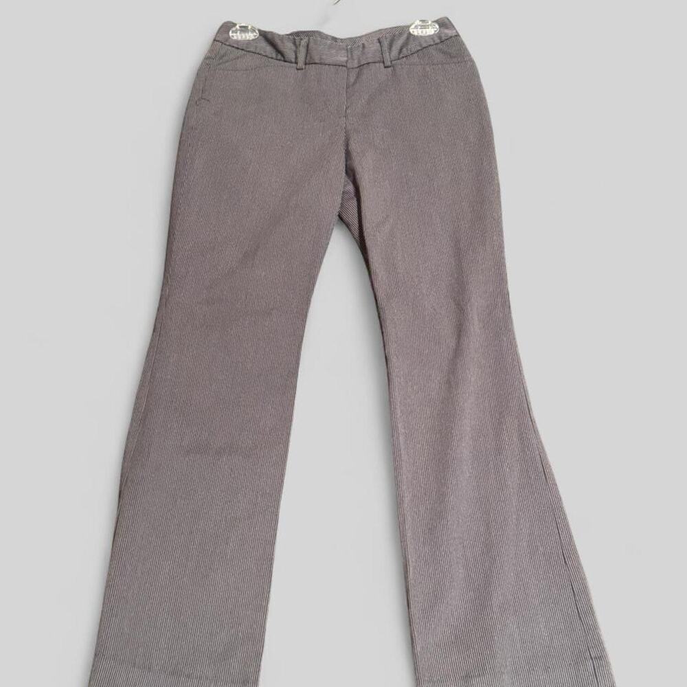 Low rise grey trousers modern fit